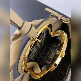 Новая модель небольшой сумки Spy Bag —
