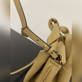 Новая модель небольшой сумки Spy Bag —