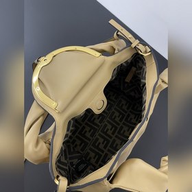 Новая модель небольшой сумки Spy Bag —