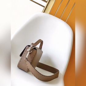 FENDI BAGUETTE — классическая модель с