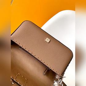 FENDI BAGUETTE — классическая модель с