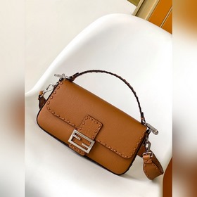 FENDI BAGUETTE — классическая модель с