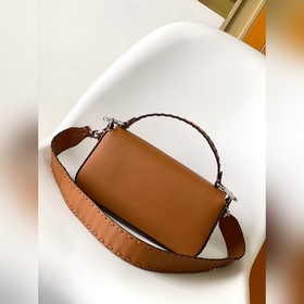FENDI BAGUETTE — классическая модель с