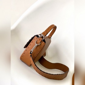 FENDI BAGUETTE — классическая модель с