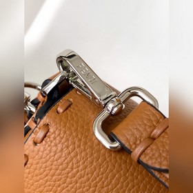 FENDI BAGUETTE — классическая модель с