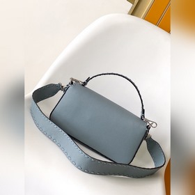 FENDI BAGUETTE — классическая модель с