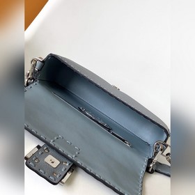 FENDI BAGUETTE — классическая модель с