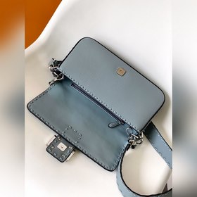 FENDI BAGUETTE — классическая модель с