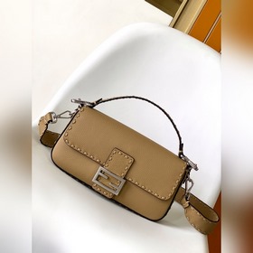 FENDI BAGUETTE — классическая модель с