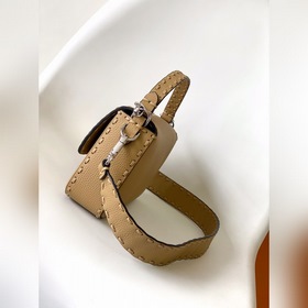 FENDI BAGUETTE — классическая модель с