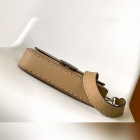 FENDI BAGUETTE — классическая модель с