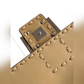 FENDI BAGUETTE — классическая модель с