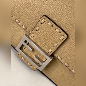 FENDI BAGUETTE — классическая модель с
