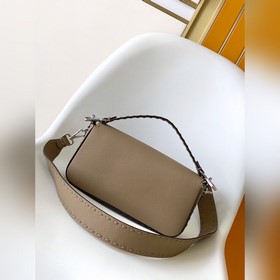 FENDI BAGUETTE — классическая модель с