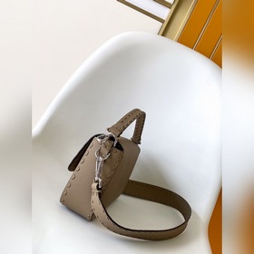 FENDI BAGUETTE — классическая модель с