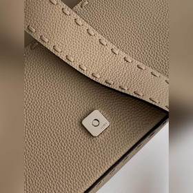 FENDI BAGUETTE — классическая модель с