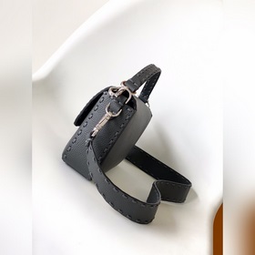 FENDI BAGUETTE — классическая модель с