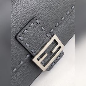 FENDI BAGUETTE — классическая модель с