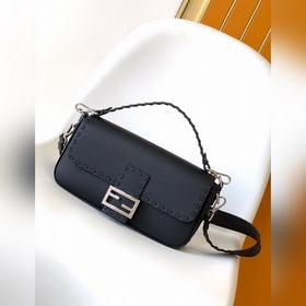 FENDI BAGUETTE — классическая модель с