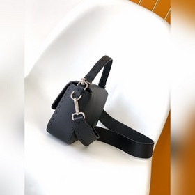 FENDI BAGUETTE — классическая модель с