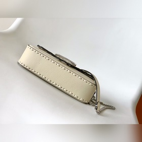 Сумка BAGUETTE малого размера из кожи
