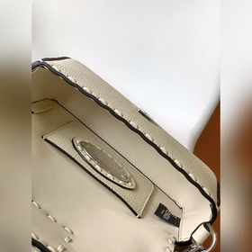 Сумка BAGUETTE малого размера из кожи 