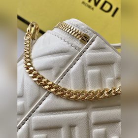 Мини-сумка FEND Vanity оснащена двойно