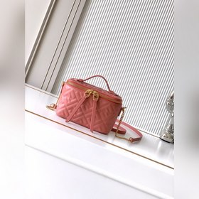Мини-сумка FEND Vanity оснащена двойно