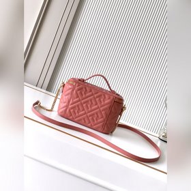 Мини-сумка FEND Vanity оснащена двойно