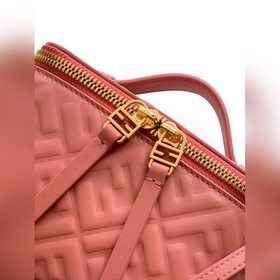 Мини-сумка FEND Vanity оснащена двойно