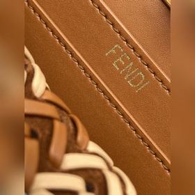 Fend Iconic Peekaboo ISeeU Mini — из и