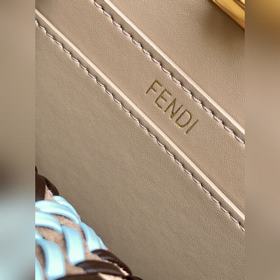 Fend Iconic Peekaboo ISeeU Mini — из и