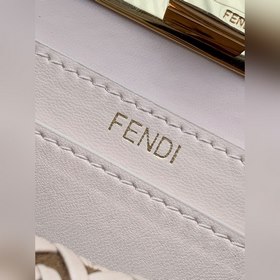Fend Iconic Peekaboo ISeeU Mini — из и