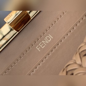 Fend Iconic Peekaboo ISeeU Mini — из и