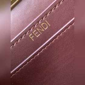 Fend Iconic Peekaboo ISeeU Mini — из и
