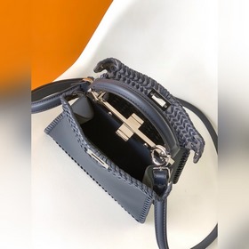Fend Iconic Peekaboo ISeeU Mini — из и