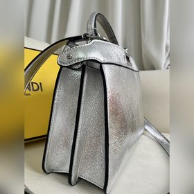 Серебристая кожаная сумка Peekaboo I