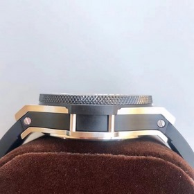 Совершенно обновленная модель Hublot B