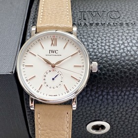 Компания IWC впервые представила модел