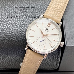 Компания IWC впервые представила модел