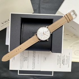 Компания IWC впервые представила модел