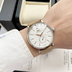 Компания IWC впервые представила модел