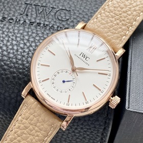 Компания IWC впервые представила модел