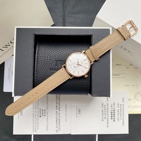 Компания IWC впервые представила модел