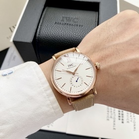 Компания IWC впервые представила модел