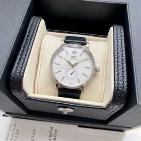 Компания IWC впервые представила модел