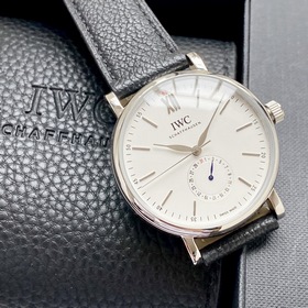 Компания IWC впервые представила модел