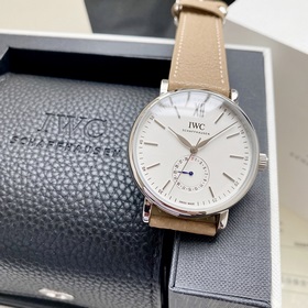 Компания IWC впервые представила модел