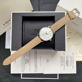 Компания IWC впервые представила модел