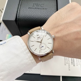 Компания IWC впервые представила модел